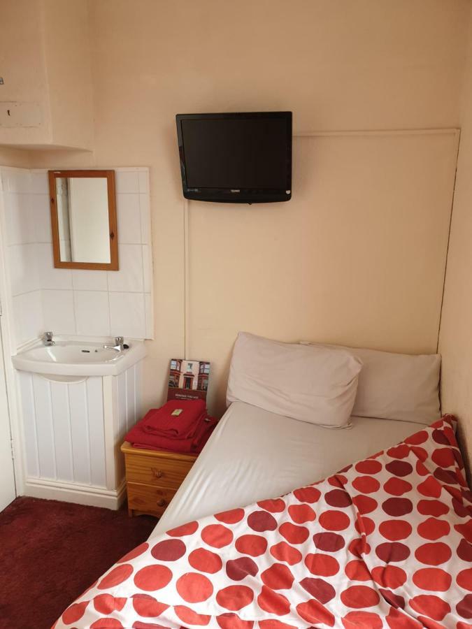 Foxhall Village Guest house 2*